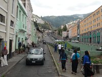 Quito.  Pod "Bochníčkem". Není to vidět, ale všechny cesty jsou kolem dokonale ucpány auty.