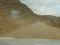 Jebel Shams  Přesedáme do džípů – Toyot a jedem směrem k nejvyšší hoře Ománu – Jebel Shams – 3048 m.n.m.