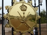 Starý Muskat  Znak sultána na vstupu do prostor paláce. : Starý Muskat